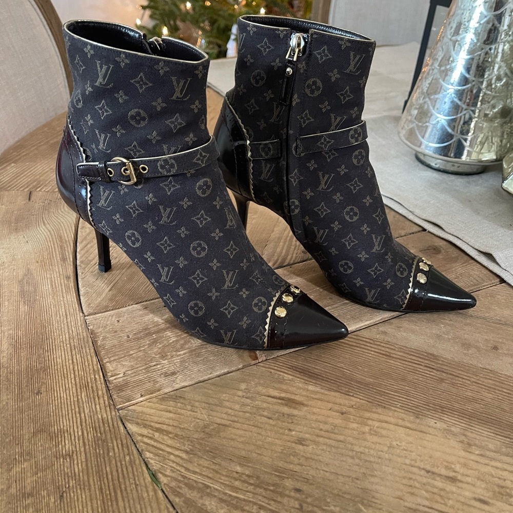 Louis Vuitton,  fabric , good condition.used.
